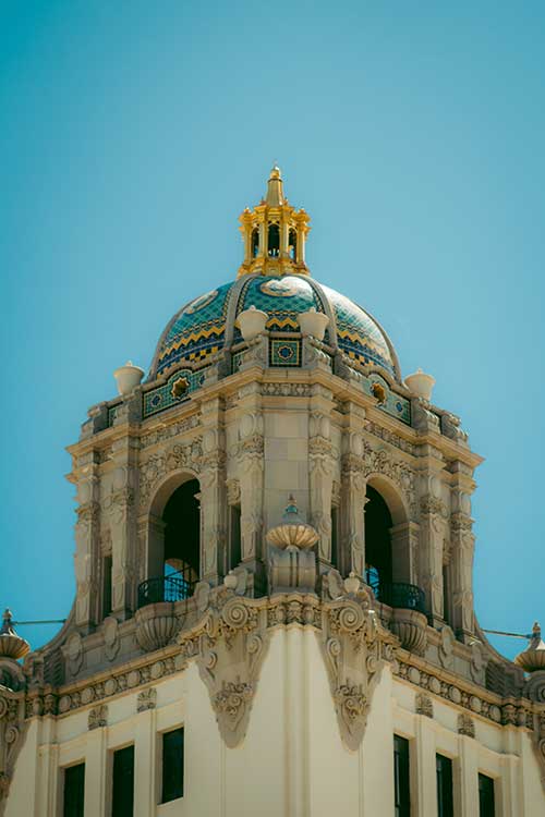 City hall on low-cost tours of Hollywood and Beverly hills