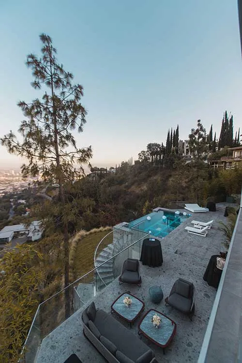 Spectacular home on Beverly Hills bus tour