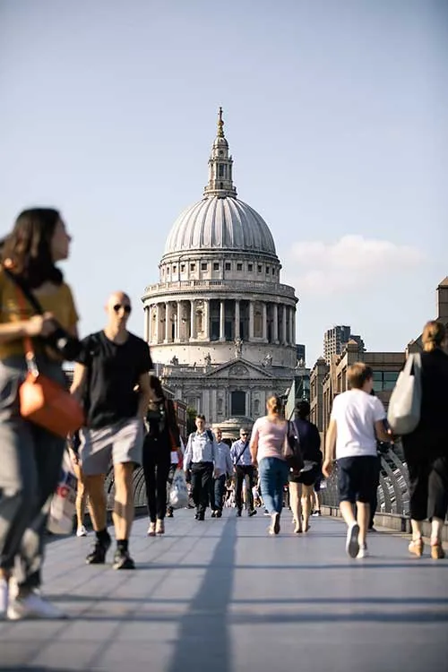 Walking tour near famous landmark